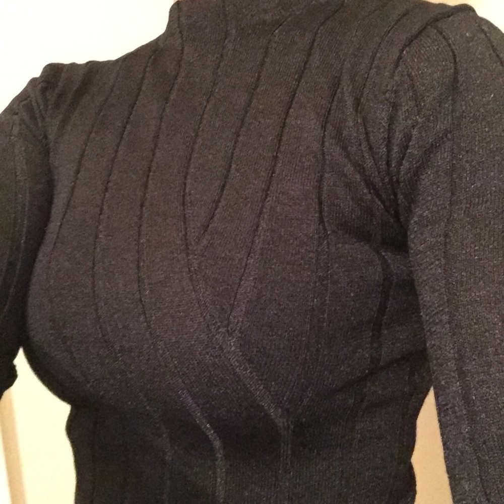 Oscar Sweater Size P